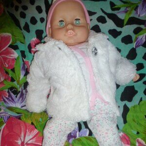 Cute  Dressed Vintage 22" Baby Doll + 15 pieces of clothes